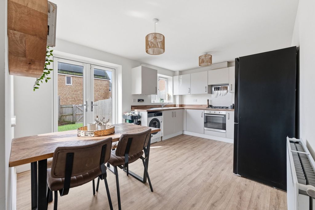 Property photo 2 of 26