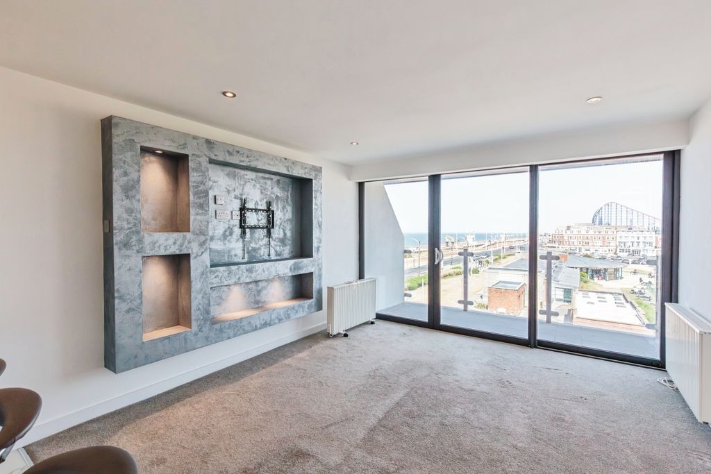 Property photo 2 of 22 Pbox-Img.Jpg