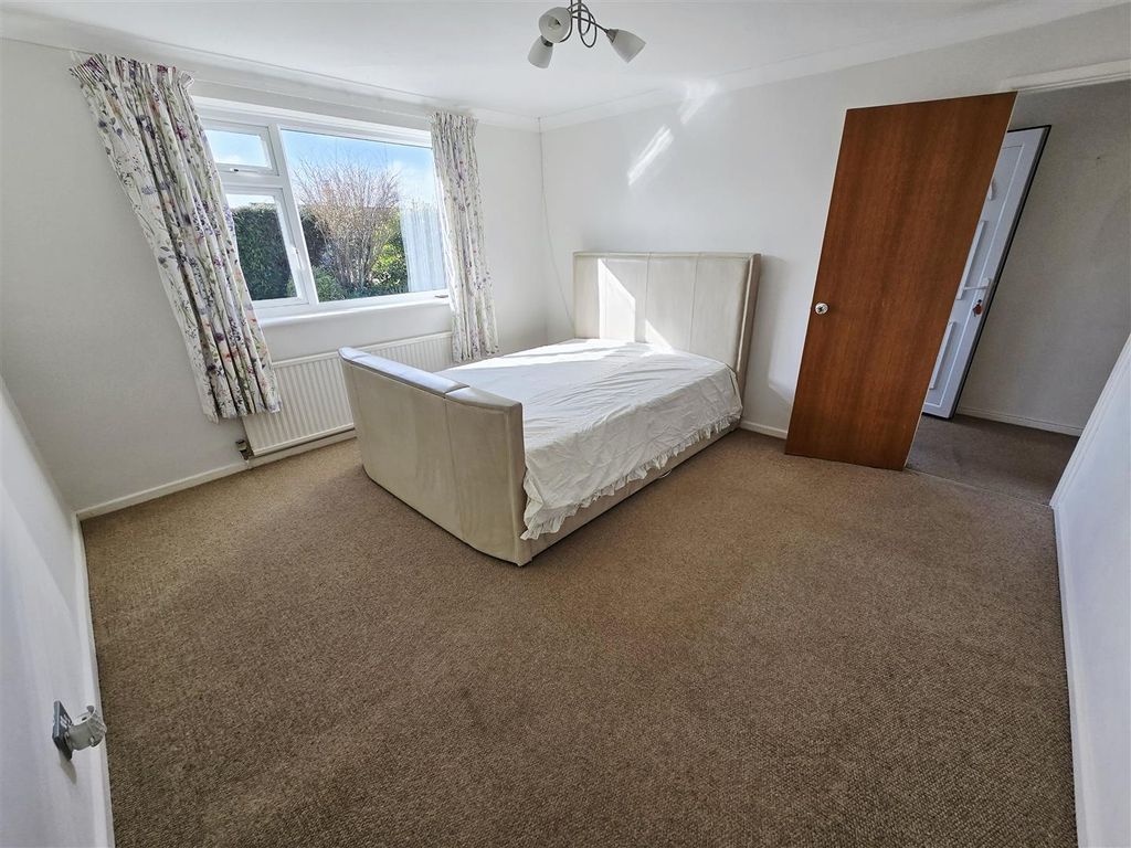 Property photo 3 of 19 Bedroom