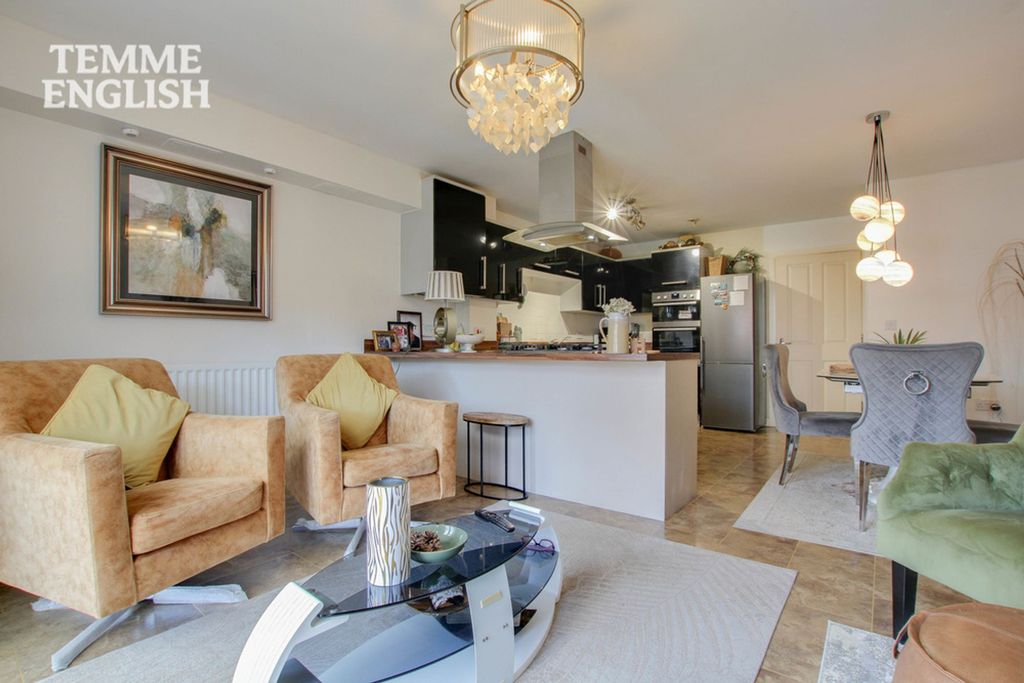 Property photo 2 of 28