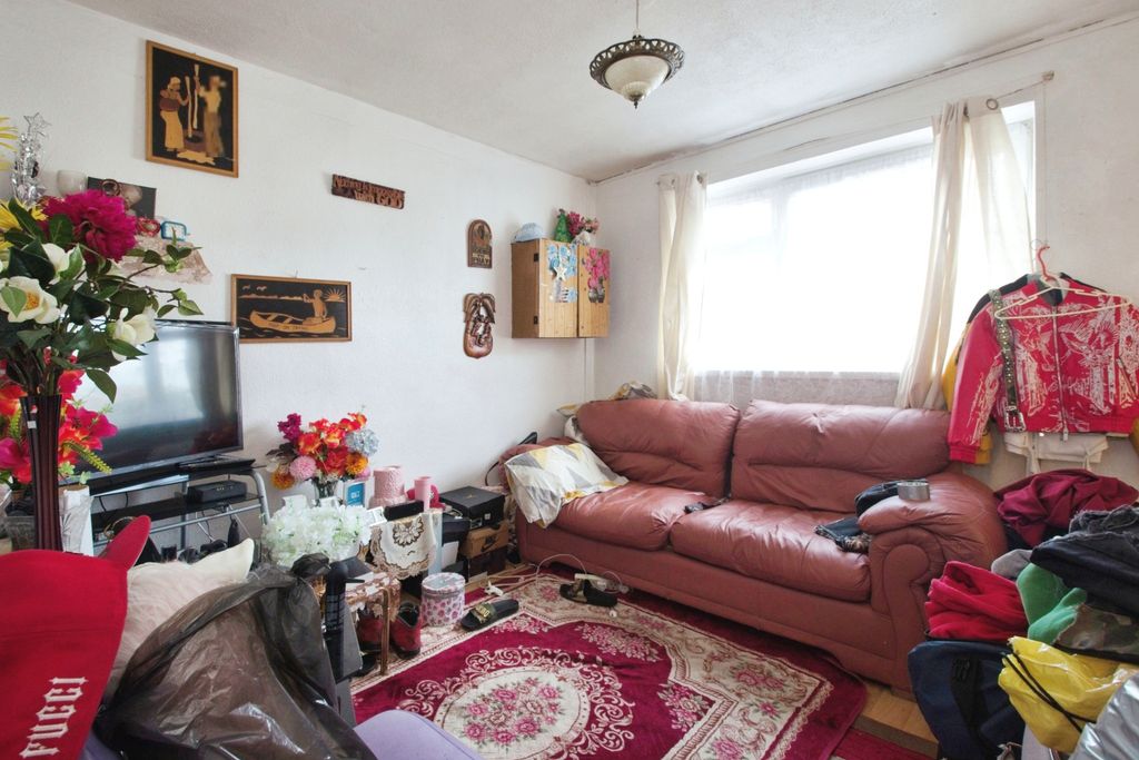 Property photo 3 of 12