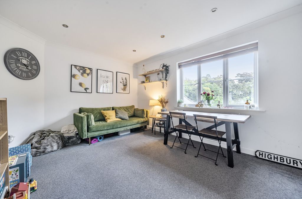 Property photo 3 of 17 1349900-18-68c44c...