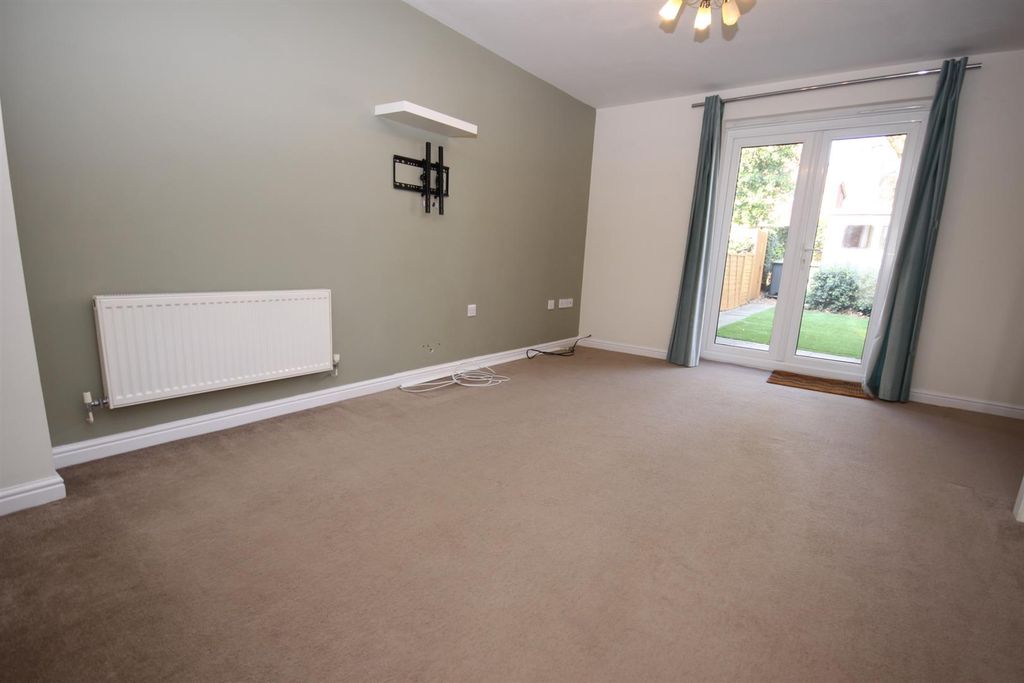 Property photo 3 of 7 Lounge