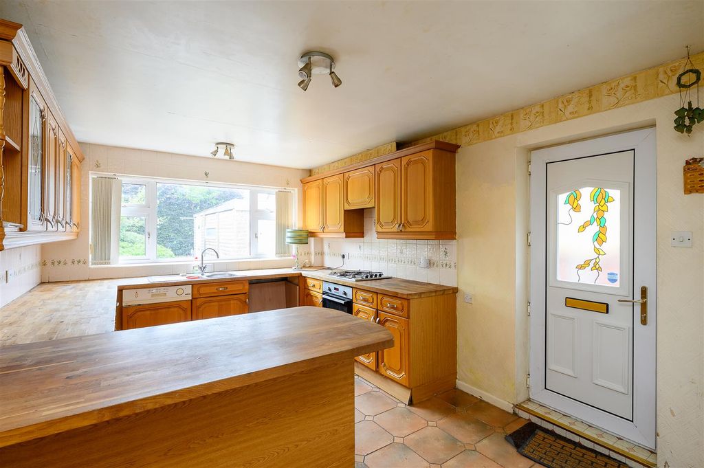 Property photo 3 of 15 Kitchen
