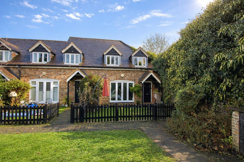 Property photo 2 of 20 Front