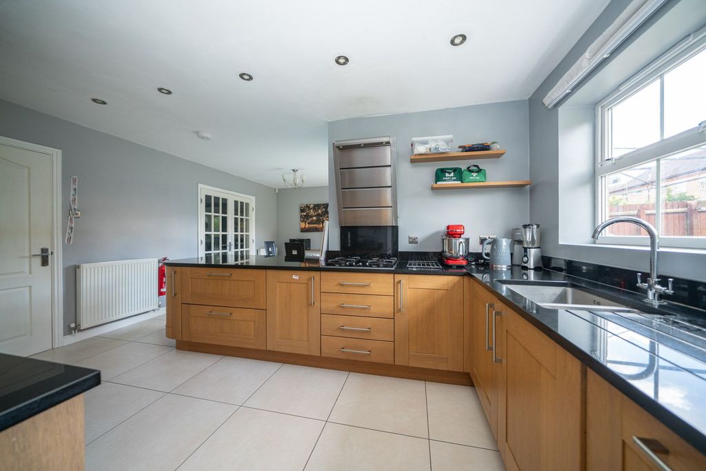 Property photo 2 of 16
