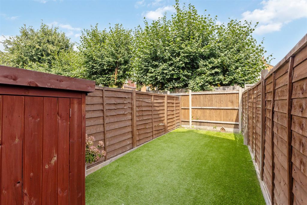 Property photo 3 of 10 Garden