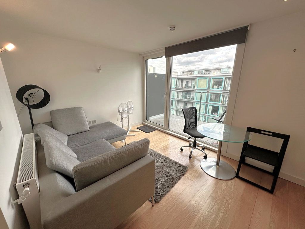 Property photo 2 of 10 Lounge
