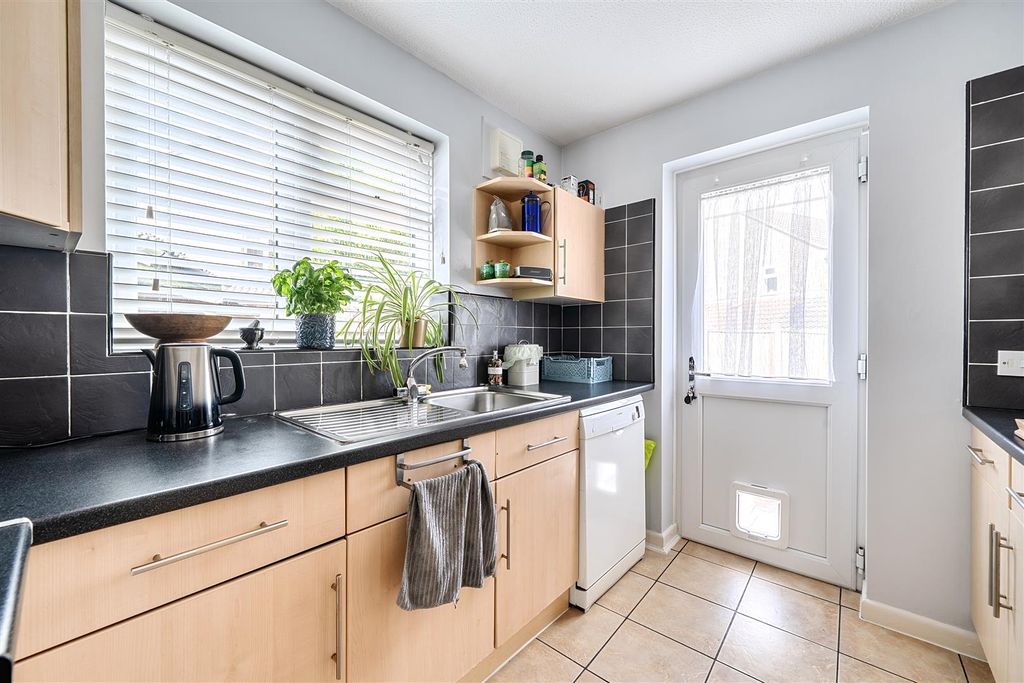 Property photo 3 of 12 Kitchen