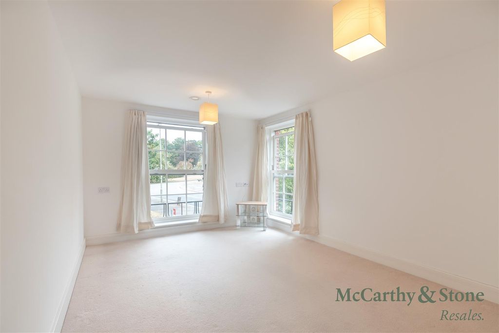 Property photo 2 of 26 8701326-Interior05.Jpg