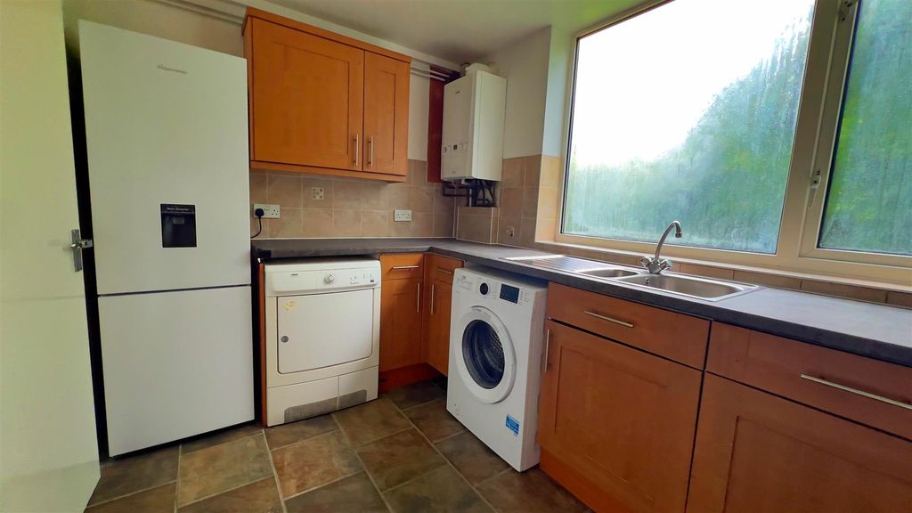 Property photo 3 of 7 Kitchen.Jpg