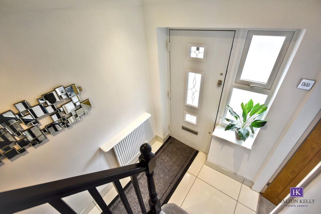 Property photo 2 of 28 Entrance Hallway