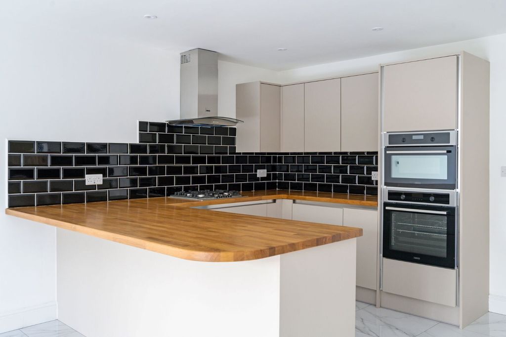 Property photo 3 of 18 Picture No. 03