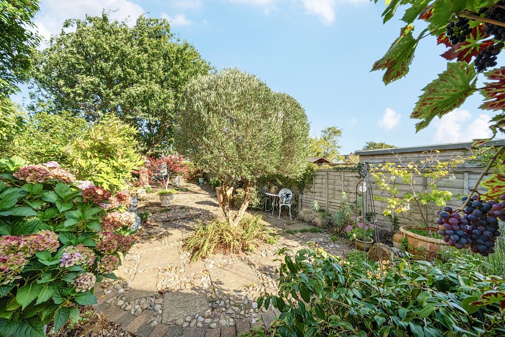 Property photo 2 of 21 1353704-19-68c7E0...