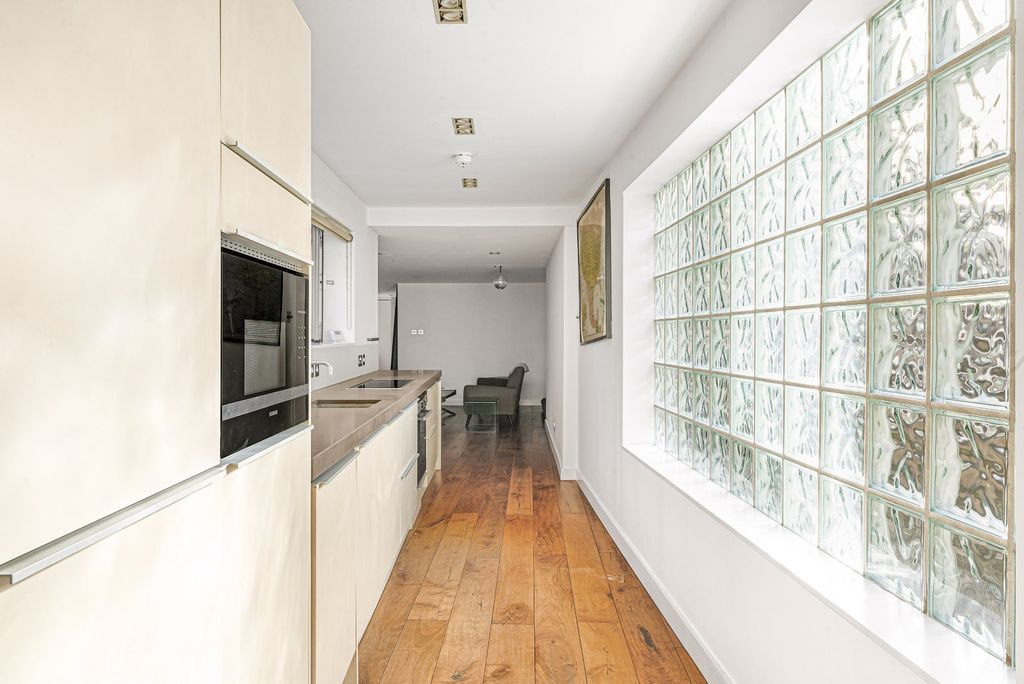 Property photo 3 of 14 Kitchen