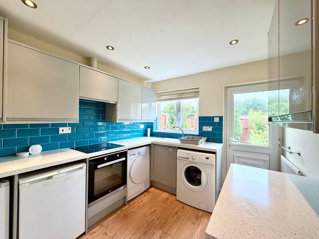 Property photo 3 of 17 Kitchen