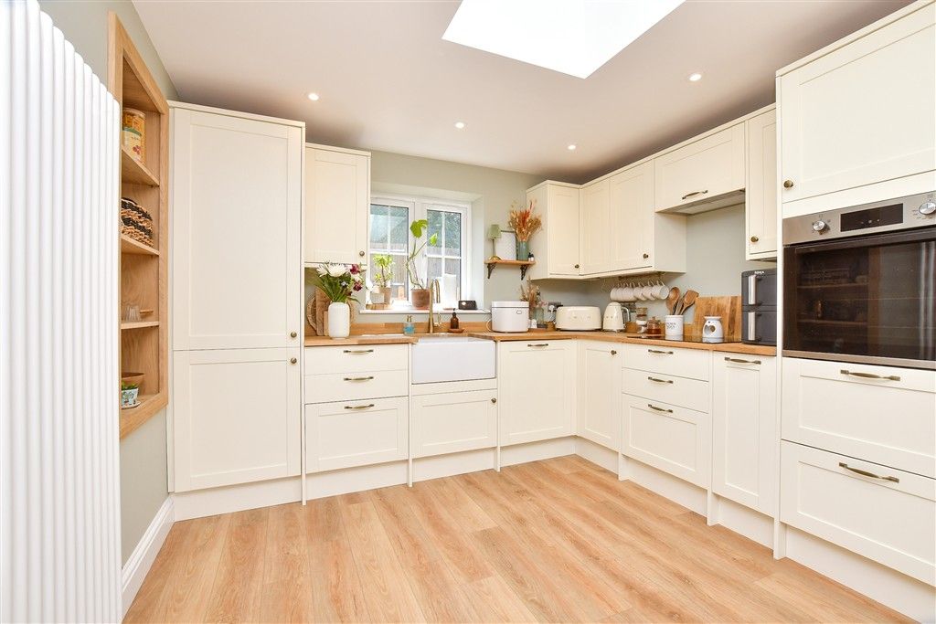Property photo 2 of 15 Kitchen