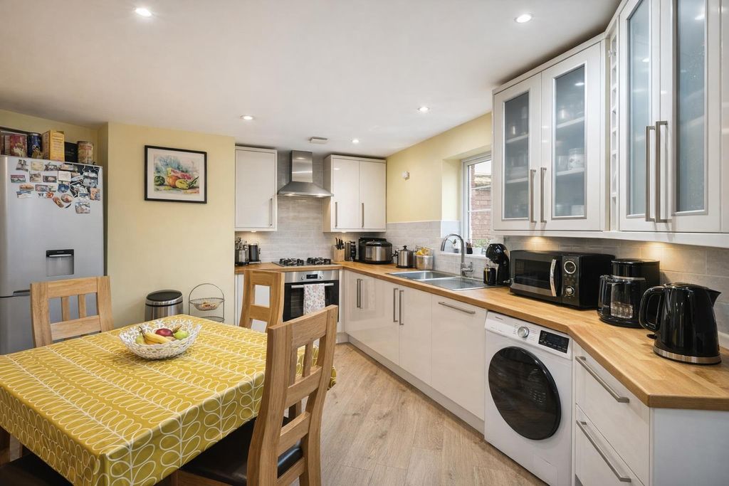 Property photo 2 of 16 Parsons Close Kitchen.Png