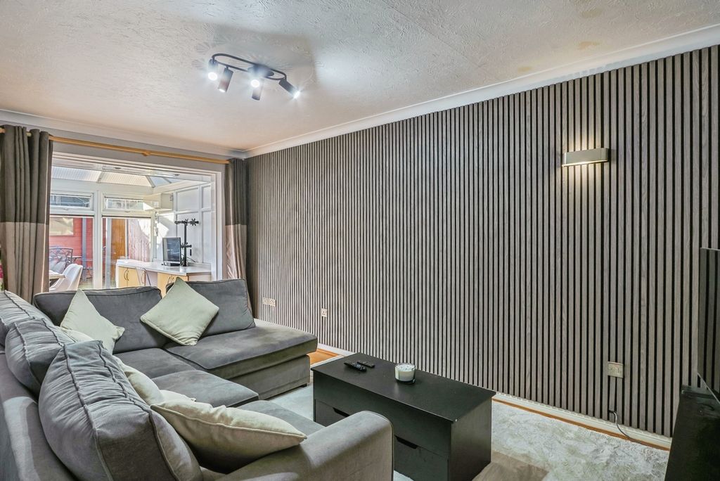 Property photo 2 of 20 Pbox-Img.Jpg