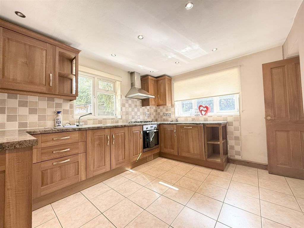 Property photo 3 of 14 Kitchen