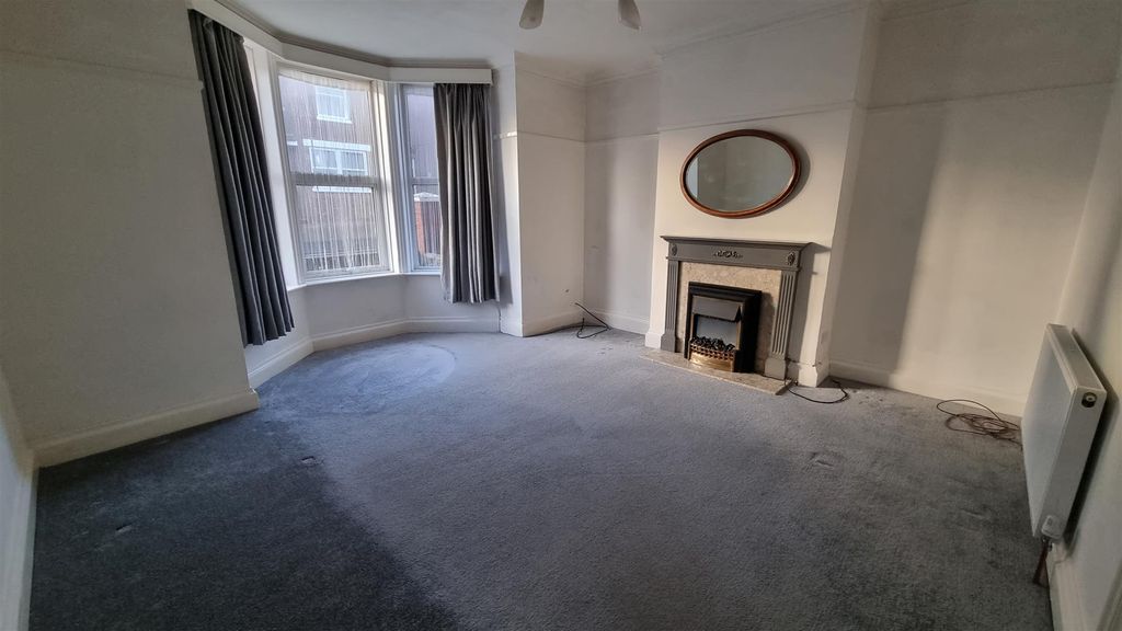 Property photo 2 of 14 Lounge