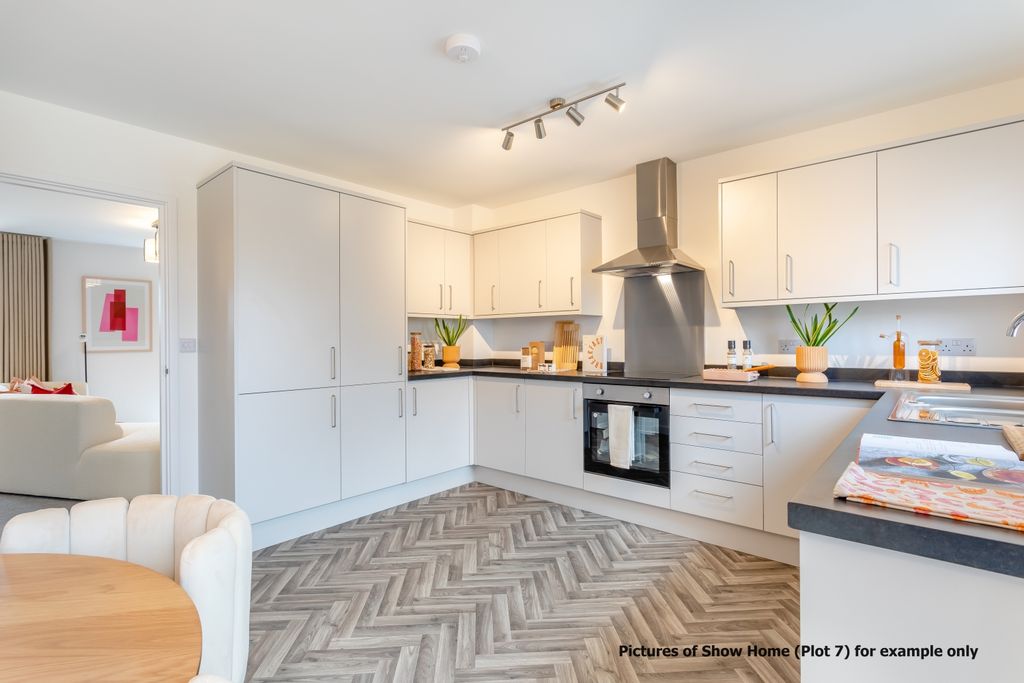 Property photo 3 of 14 Kitchen