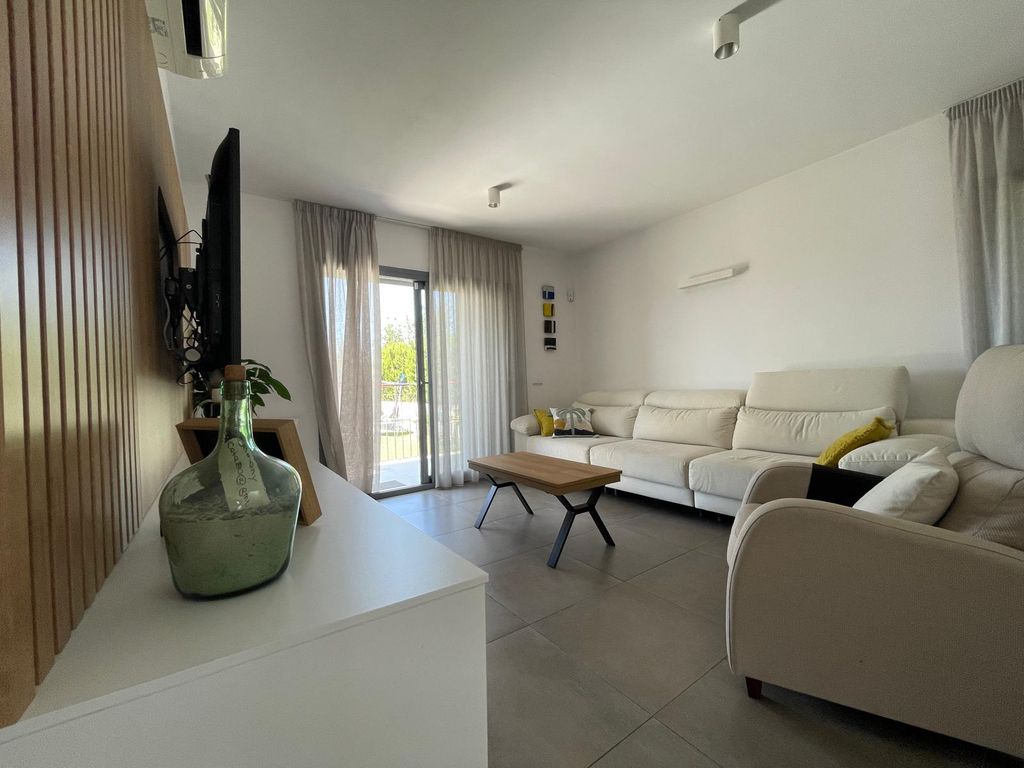 Property photo 3 of 19 P 82171 02.Jpg