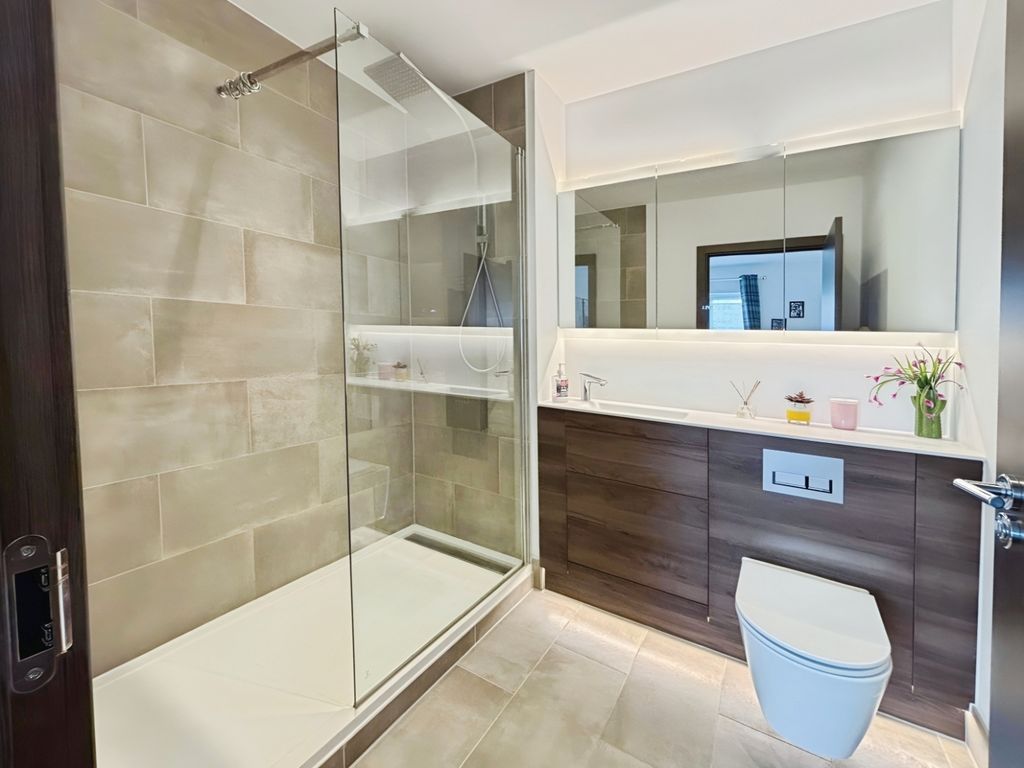 Property photo 3 of 15 Bathroom.Jpg