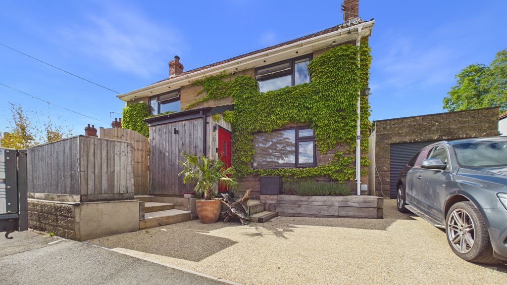 Property photo 1 of 16 Photo 8