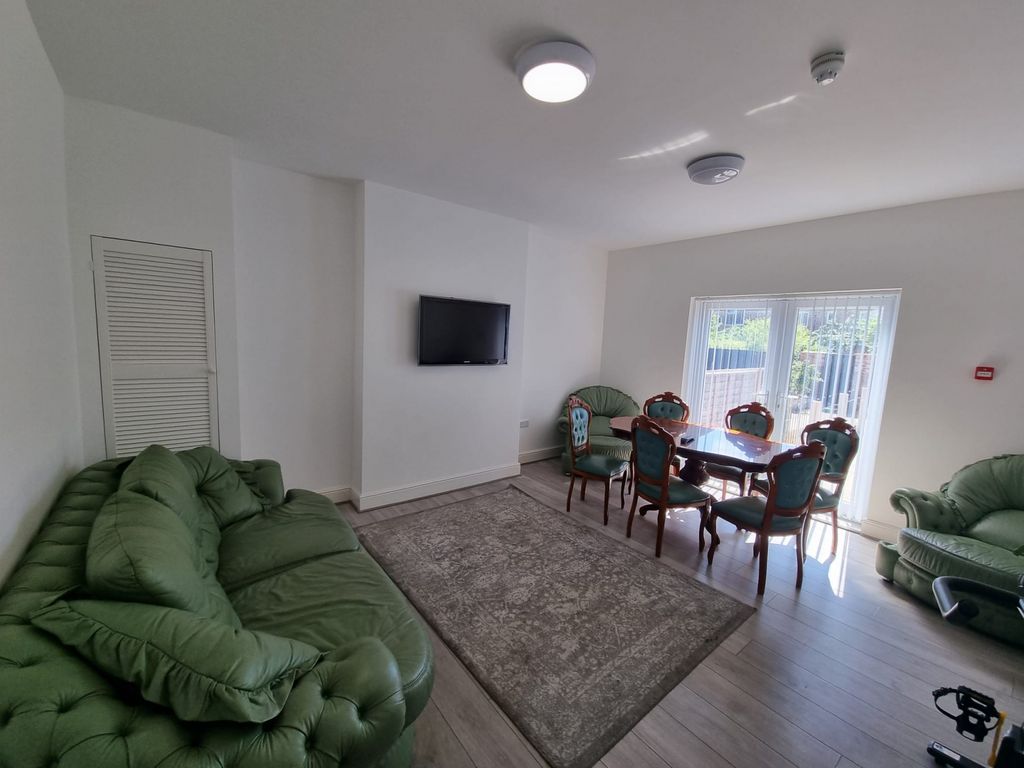 Property photo 3 of 17 Gallery