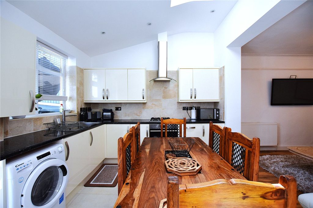 Property photo 1 of 38 Picture No. 11
