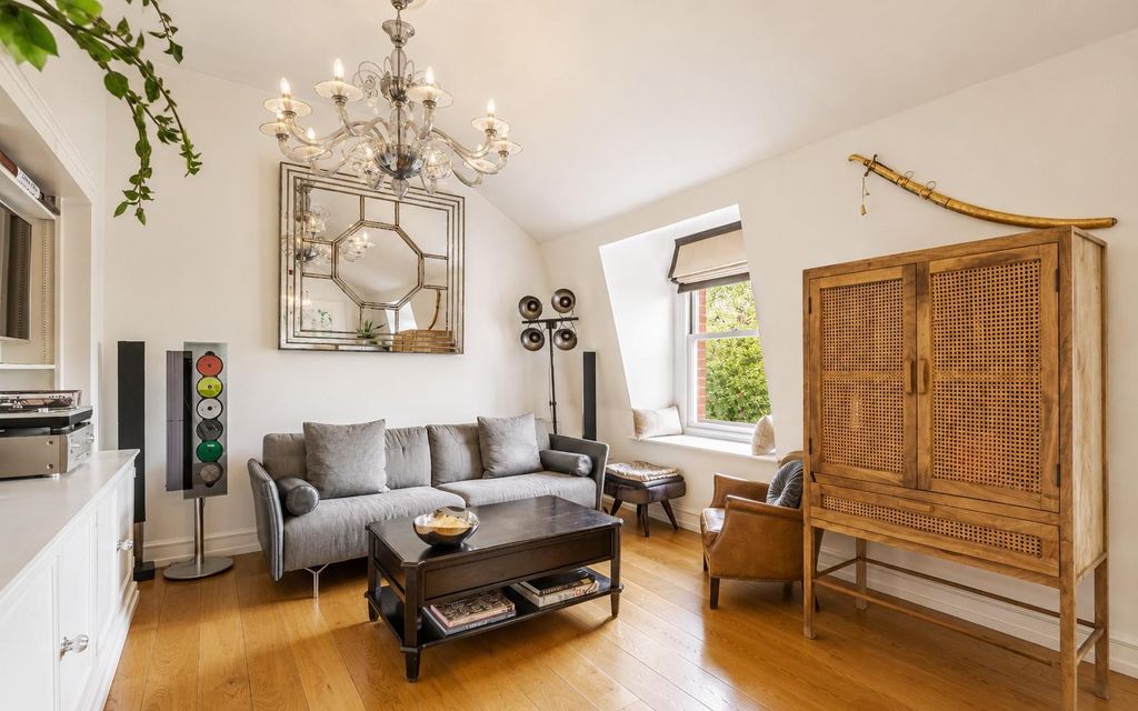 Property photo 2 of 12 Seating Part Of Large Living Area Overlooking Gard