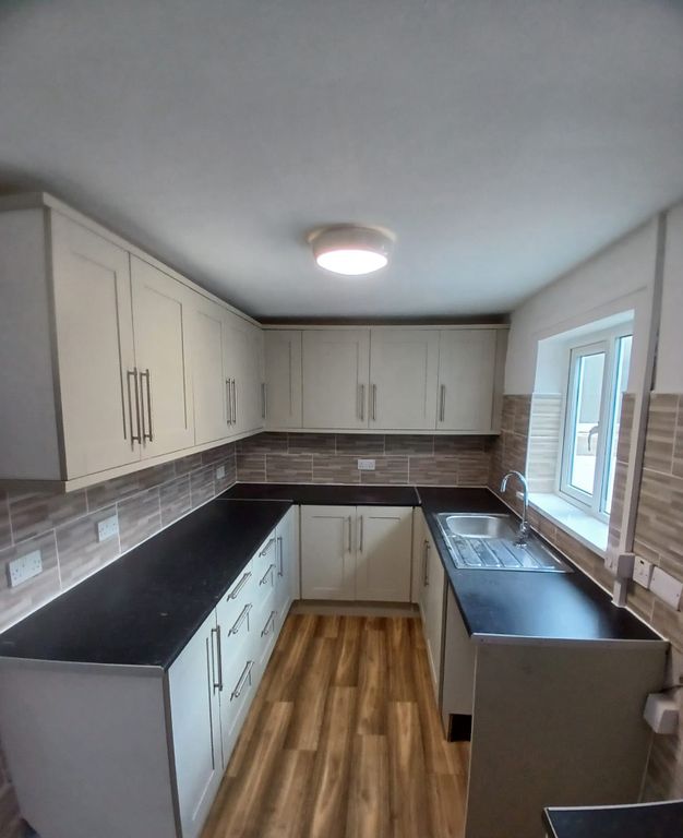 Property photo 3 of 7 Kitchen