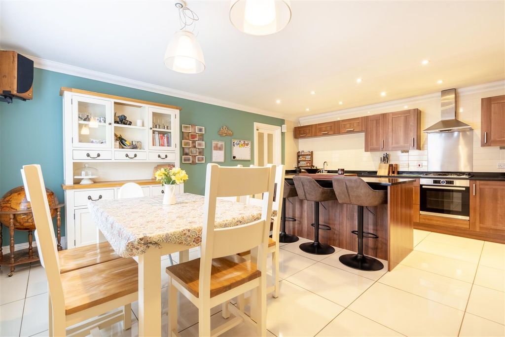 Property photo 3 of 14 Kitchen / Dining Room