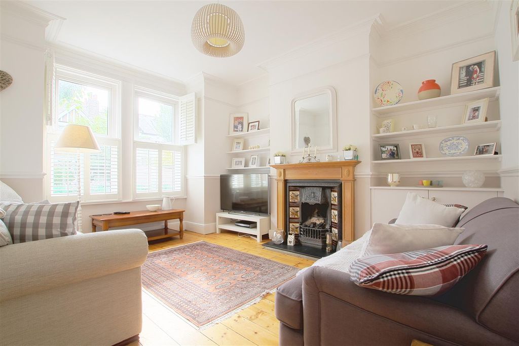 Property photo 1 of 11