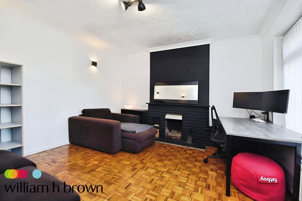 Property photo 3 of 10 Living Room