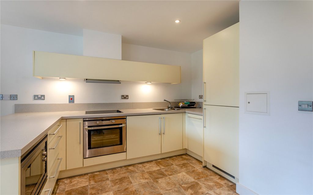 Property photo 3 of 11 Kitchen