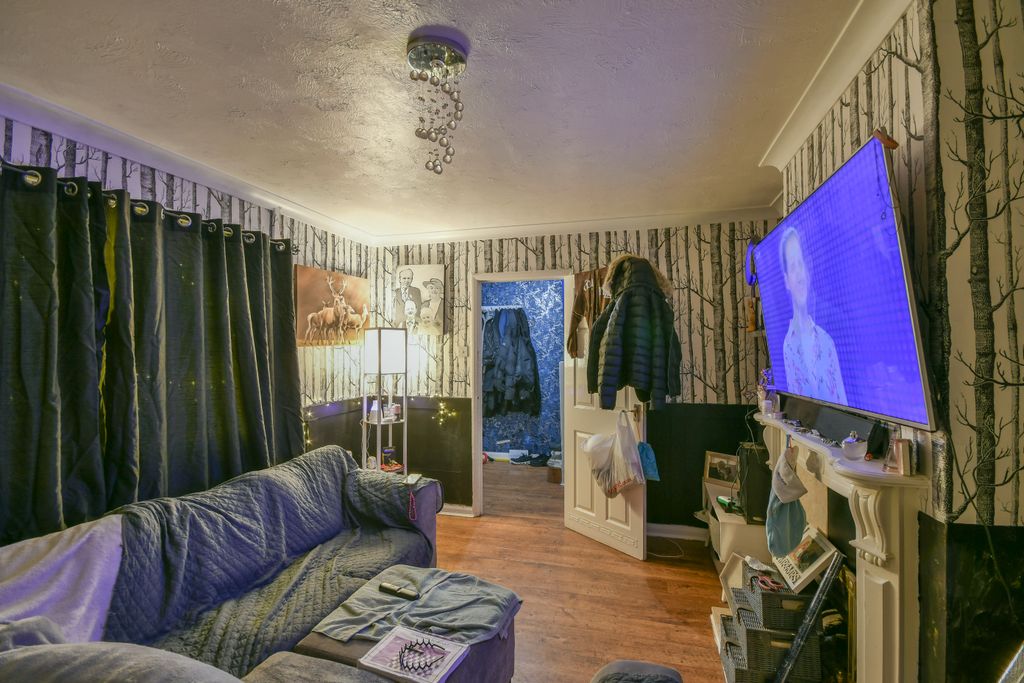 Property photo 3 of 17