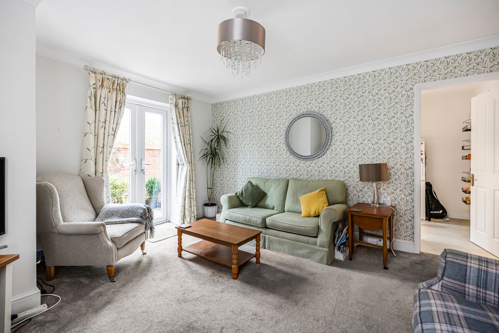 Property photo 2 of 11 Lounge