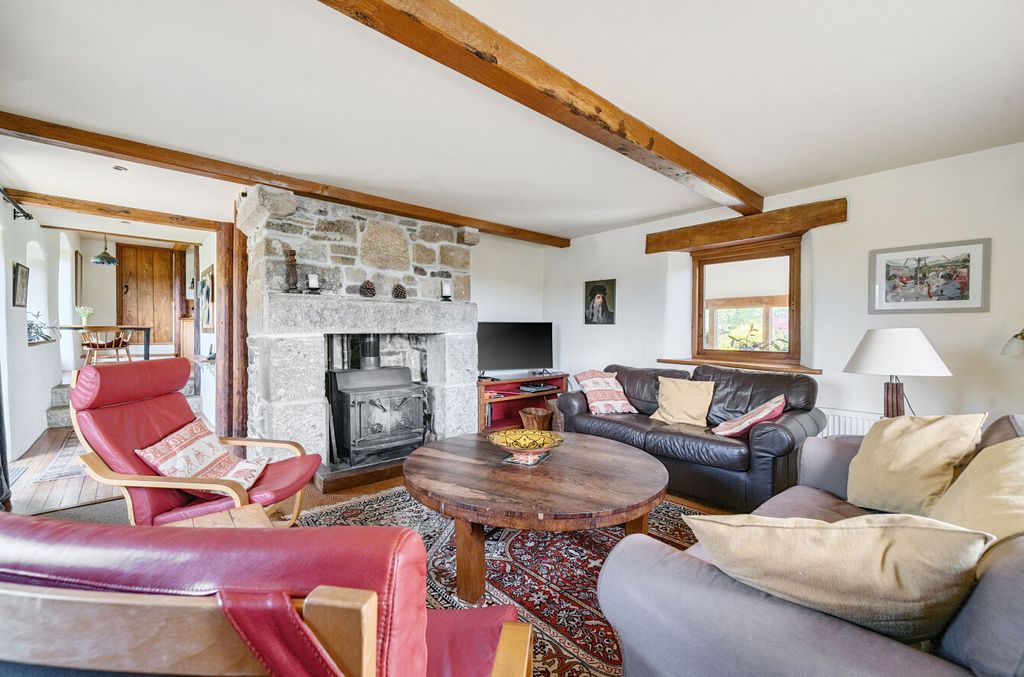 Property photo 3 of 27 1320229-18-686805...