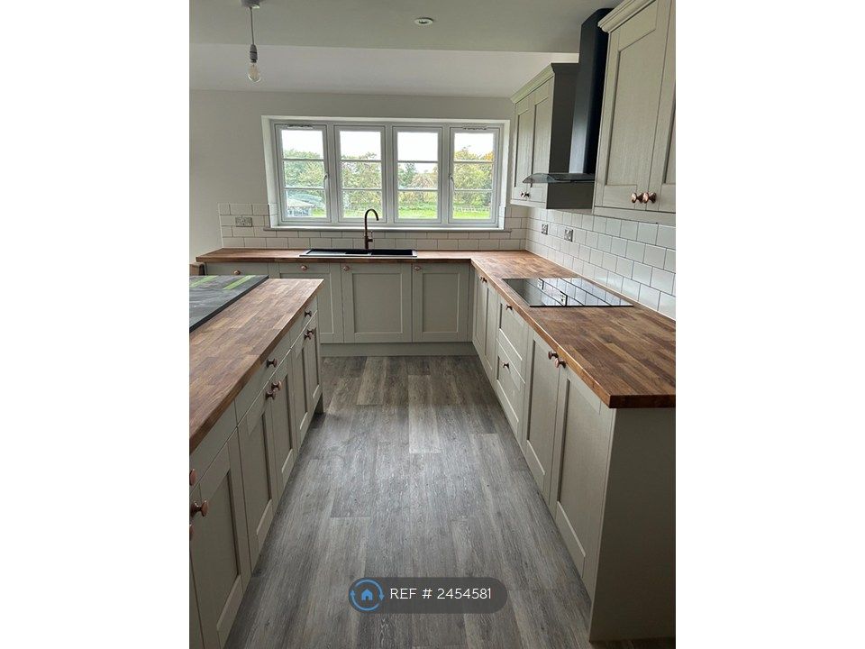 Property photo 2 of 10 Kitchen