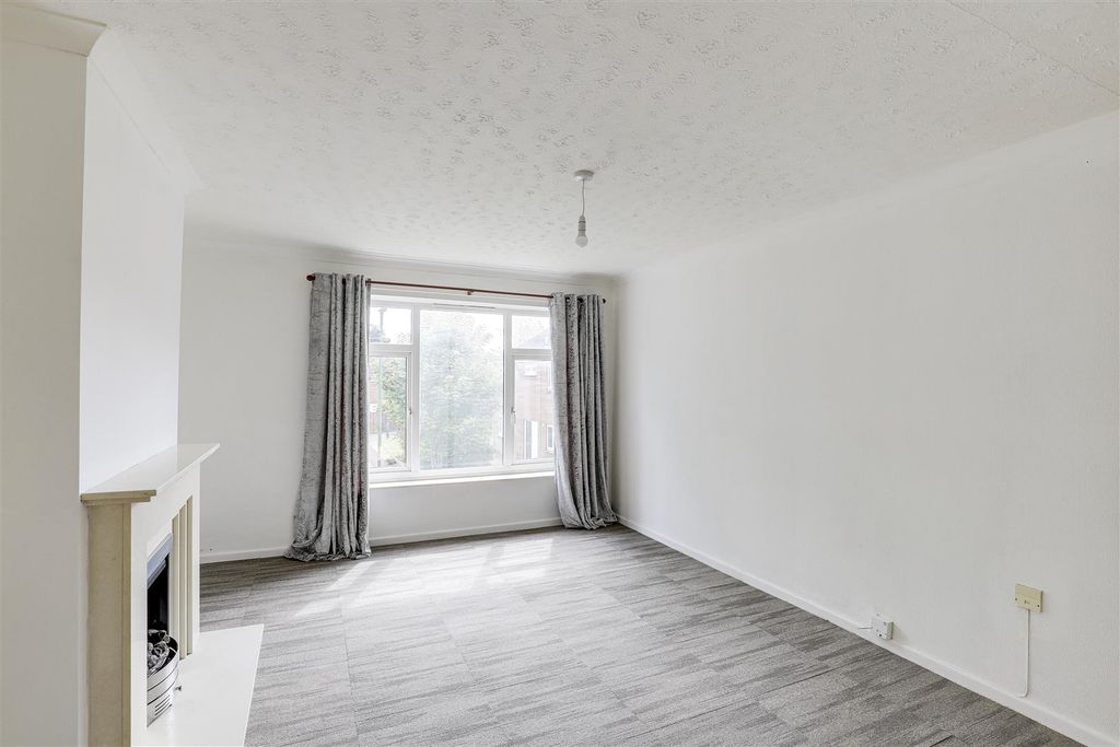 Property photo 3 of 8 6947.Jpg