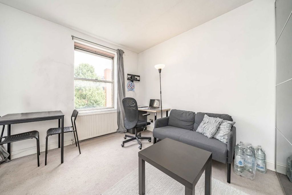 Property photo 3 of 7
