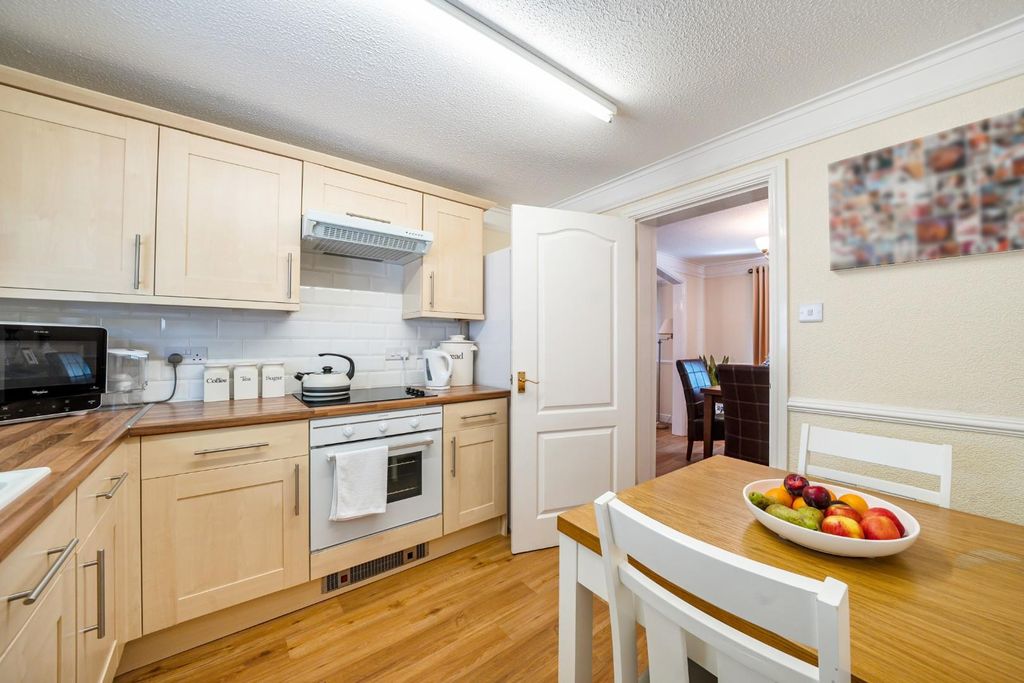 Property photo 3 of 19 Kitchen Breakfast.Jpg