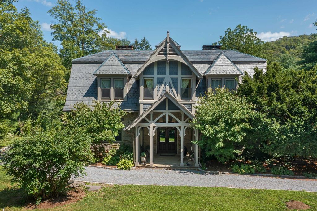 Property photo 1 of 31