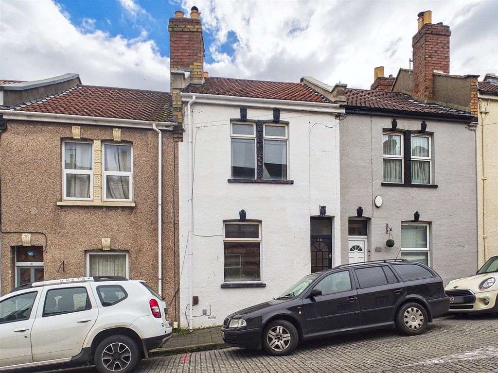 Property photo 1 of 14 1 - Two-Bedroom Terraced House For Auction, Bedmin