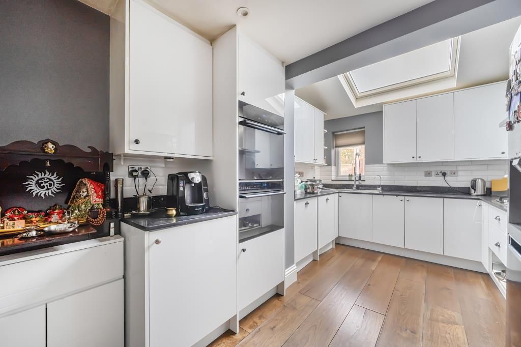 Property photo 2 of 18 Kitchen