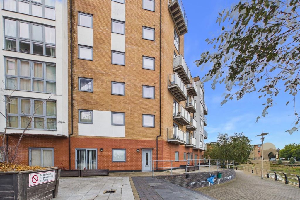 Property photo 1 of 13 Cam01659G0-Pr0945-Still013.Jpg