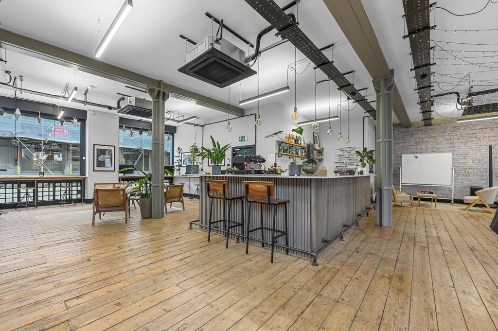 Property photo 1 of 10 Olbc15Ironmongerrow17.Jpg