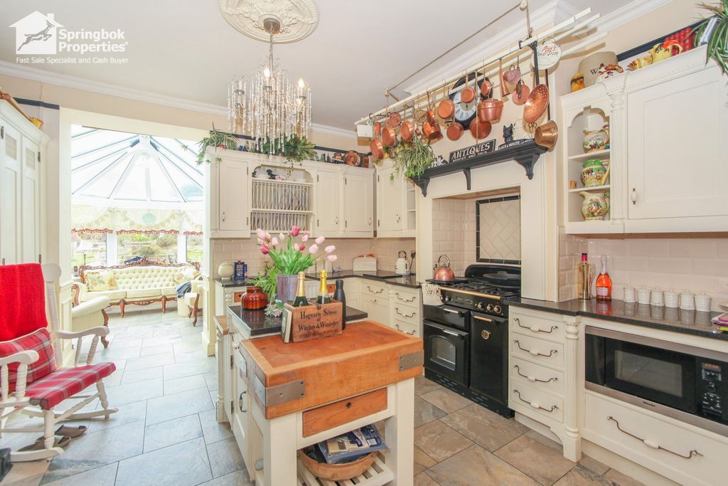 Additional image 8 of 6 bed detached house for saleBritannia Villas, Britannia Terrace, Blackwood, Gwent NP12